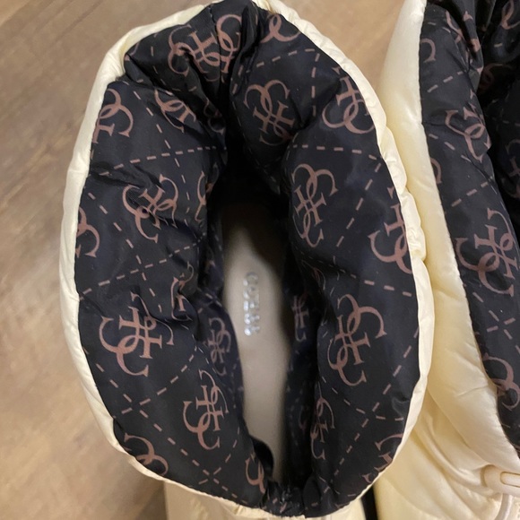 NWT Guess Leeda Padded Logo Snow Boots, size 9 - Picture 7 of 9